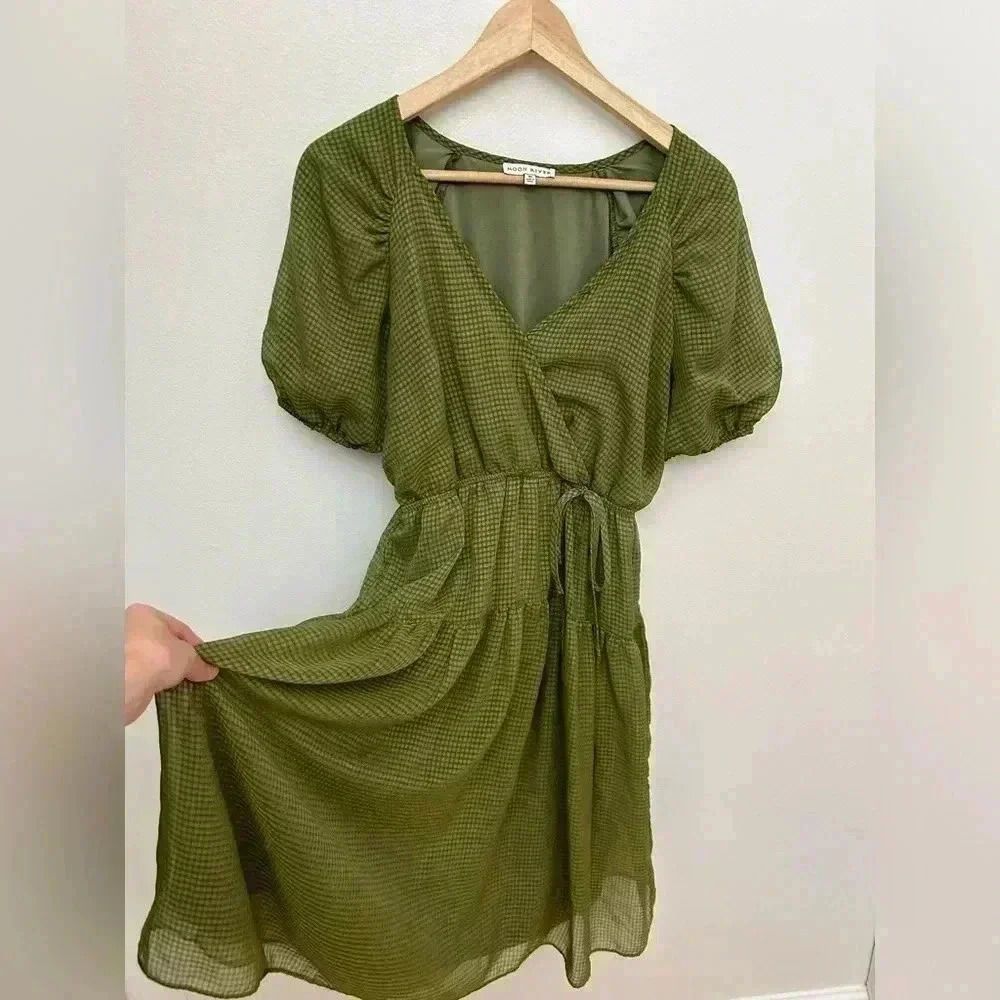Moon River tiered puff sleeve gingham green sun dress M crew ivy city wedding